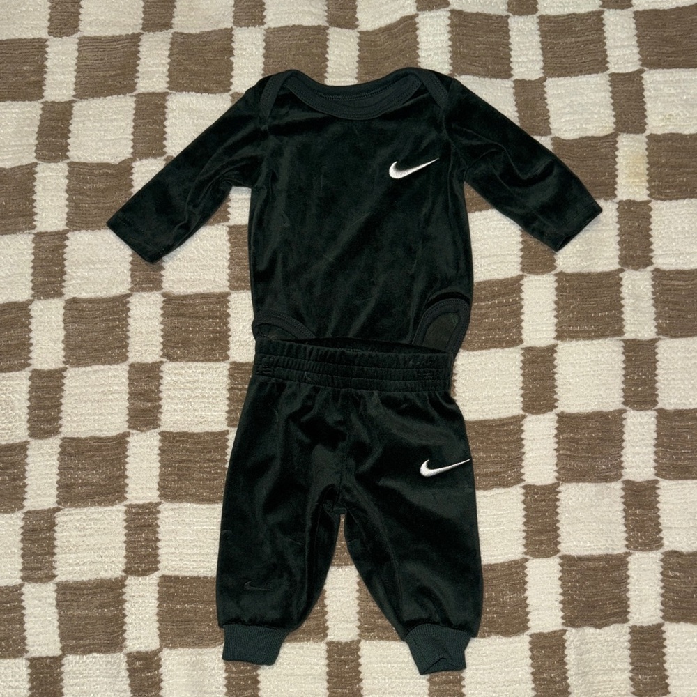 Newborn Nike Set